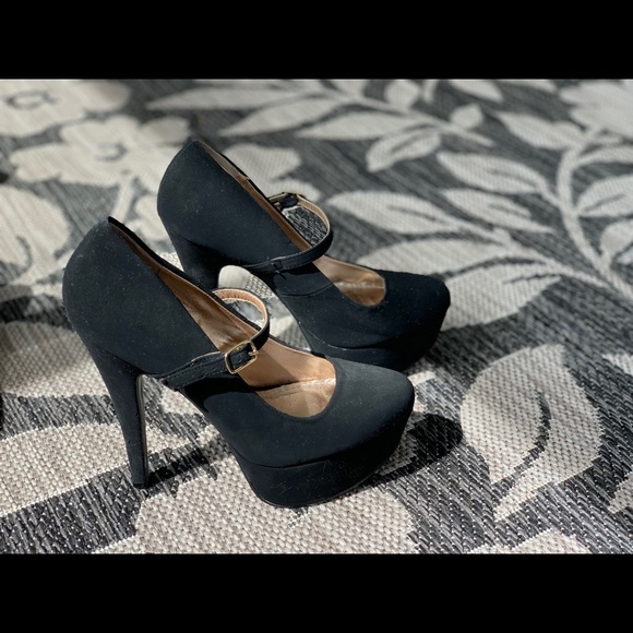 Black Heels - Picture 3 of 5